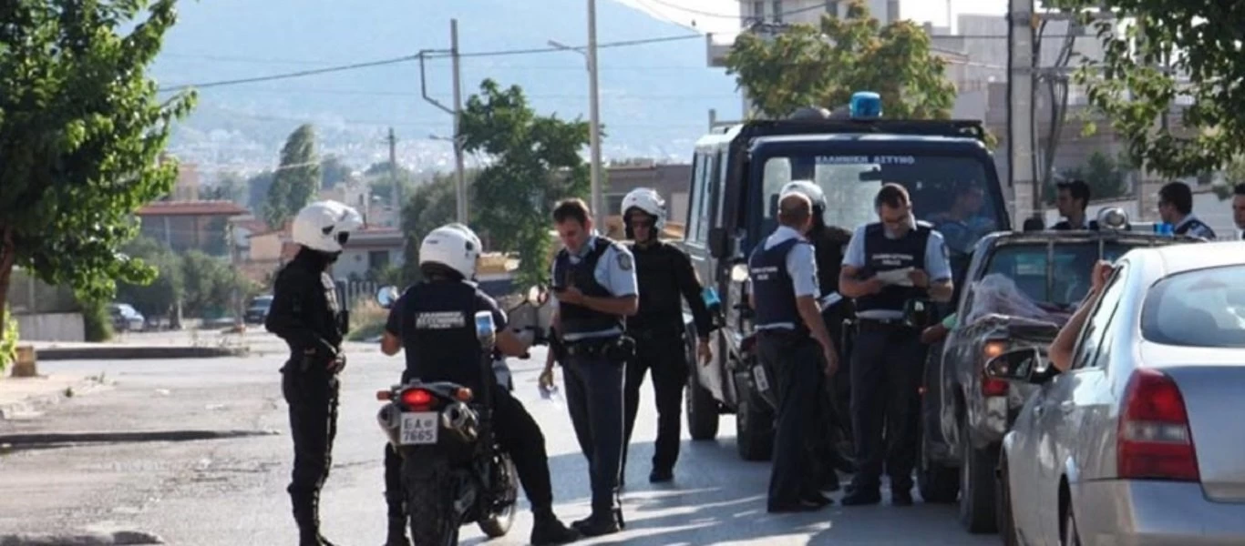 Σύρραξη Ρομά και ΕΛΑΣ στο Μενίδι γιατί πήγαν να σταματήσουν γλέντι λόγω συνωστισμού: Δύο τραυματίες